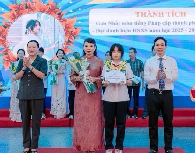 Thủ khoa Trường THPT chuyên Trần Phú (Hải Phòng) học tiếng Pháp 3 tiếng mỗi ngày- Ảnh 2.