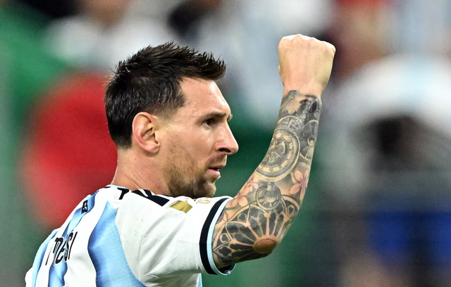 Messi breaks World Cup scoring record with a stunning double - Ảnh 3.
