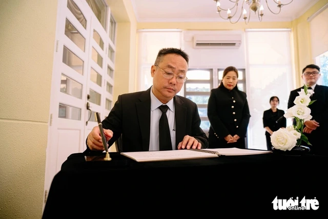 Ho Chi Minh City representative pays respects to late Thai princess at consulate- Ảnh 1. Ho Chi Minh City representative pays respects to late Thai princess at consulate- Ảnh 1.