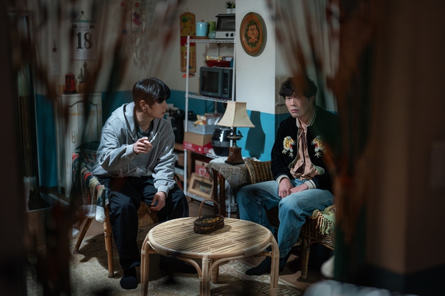Thánh hài Lee Yi Kyung bất ngờ sánh đôi Hoàng Yến Chibi trong phim mới- Ảnh 3.