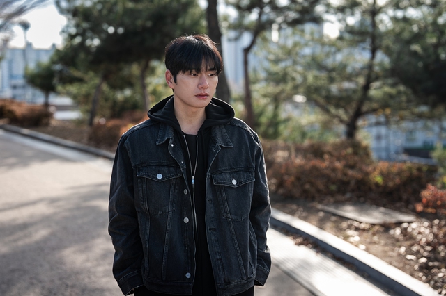 Thánh hài Lee Yi Kyung bất ngờ sánh đôi Hoàng Yến Chibi trong phim mới- Ảnh 2.