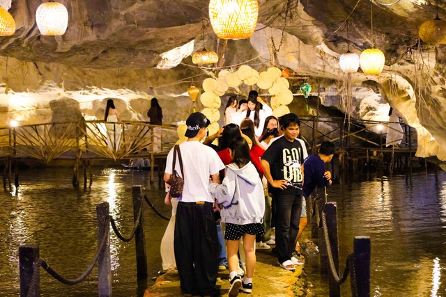 Southern Vietnam's historic stalactite cave reopens after makeover, free admission for now - Ảnh 1.