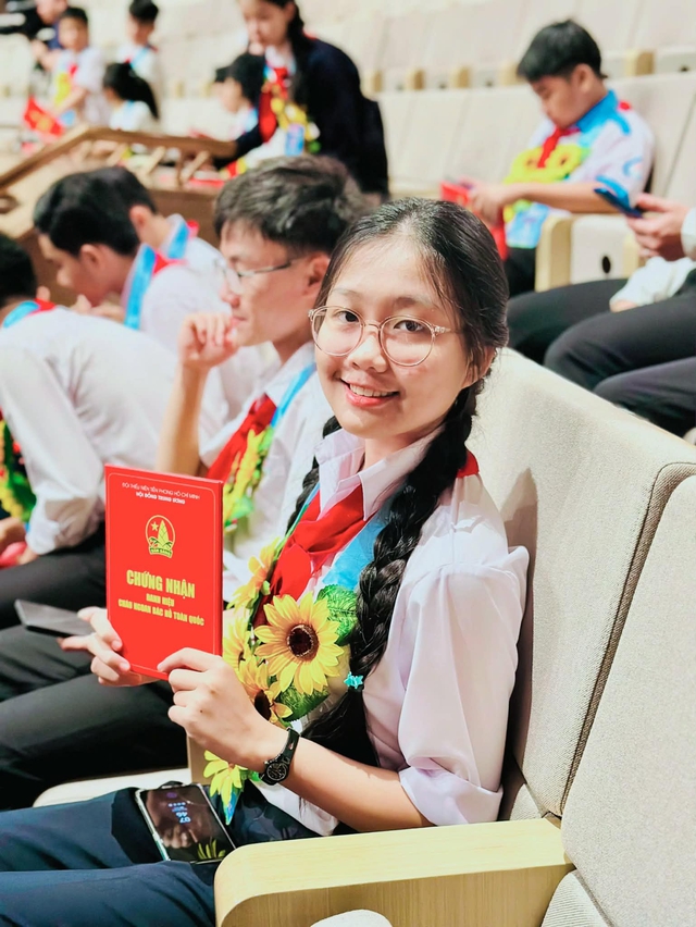 Nữ liên đội trưởng đạt giải thưởng Kim Đồng trở thành thủ khoa chuyên văn  - Ảnh 1.