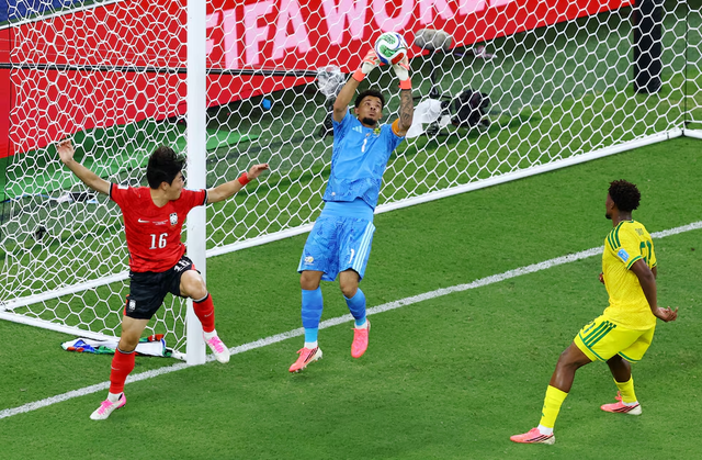 Jubilation as South Africa beat South Korea to reach World Cup knockout stage for first time- Ảnh 1.