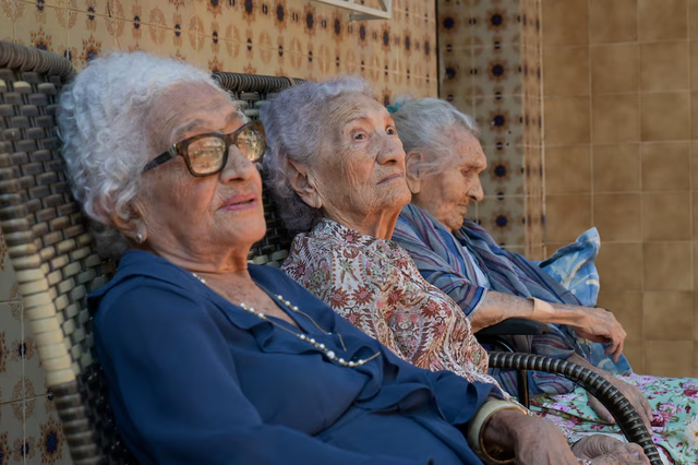 Scientists seek clues to longevity from three Brazilian sisters over 100- Ảnh 1.