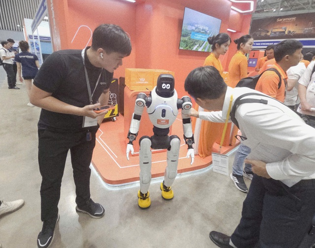 Vietnam technology, film exhibitions draw more than 200 companies - Ảnh 2.