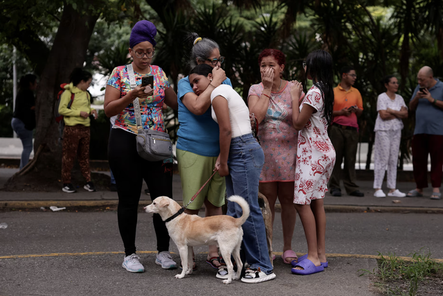 Buildings collapse as quakes rock Venezuela, 'high casualties' likely- Ảnh 2.