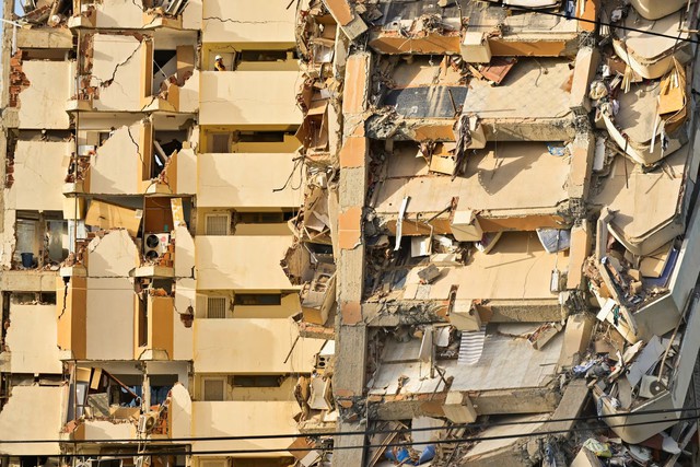 Venezuela races to rescue hundreds trapped in rubble after major twin earthquakes- Ảnh 2.
