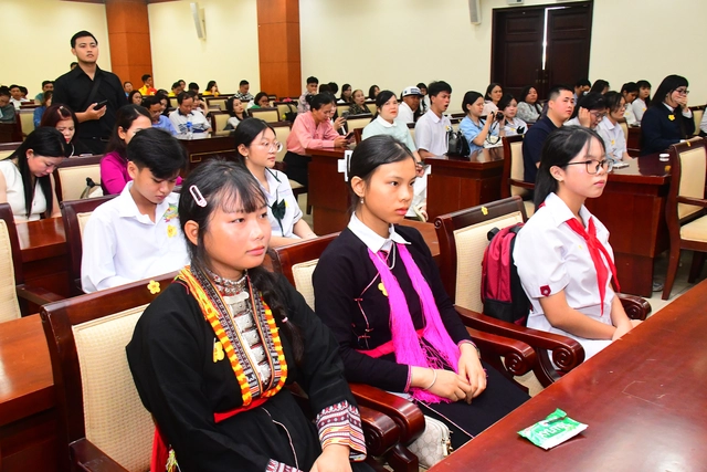 Khen thưởng 60 sáng kiến bảo đảm trật tự trường học về phòng, chống bạo lực học đường - Ảnh 4.