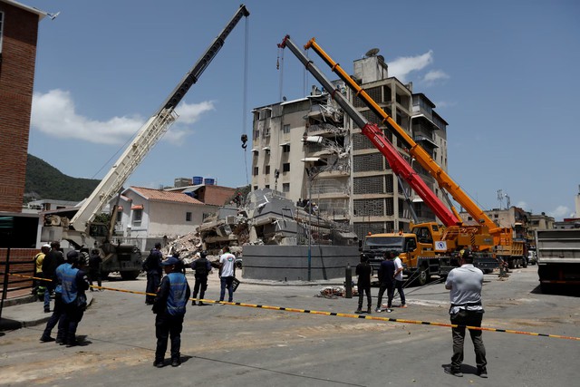 Venezuela quake toll tops 900, search intensifies for hundreds trapped- Ảnh 2.