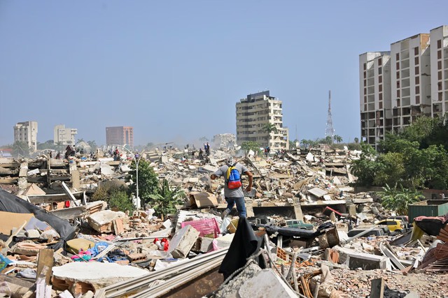 Venezuela quake toll tops 900, search intensifies for hundreds trapped- Ảnh 10.