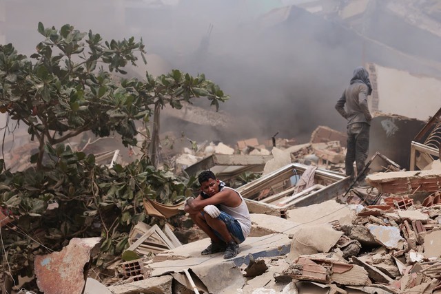 Venezuela quake toll tops 900, search intensifies for hundreds trapped- Ảnh 12.