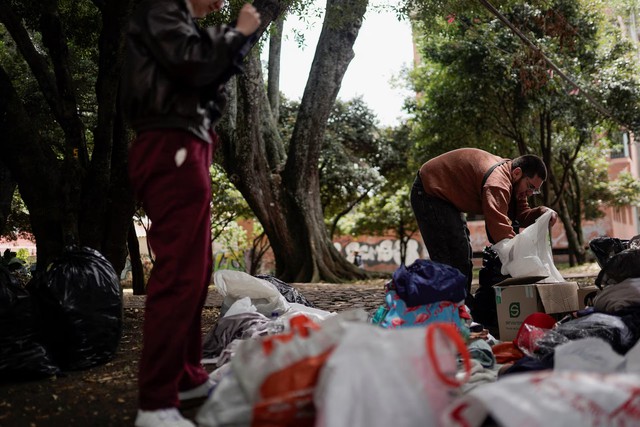 Venezuela quake toll tops 900, search intensifies for hundreds trapped- Ảnh 6.
