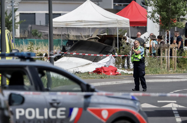 Eleven people killed in plane crash in northeastern France- Ảnh 2.