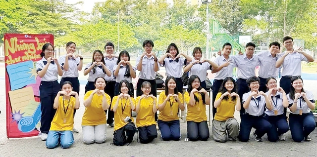 Những viên gạch tương lai của cô bạn Trần Chuyên - Ảnh 2.