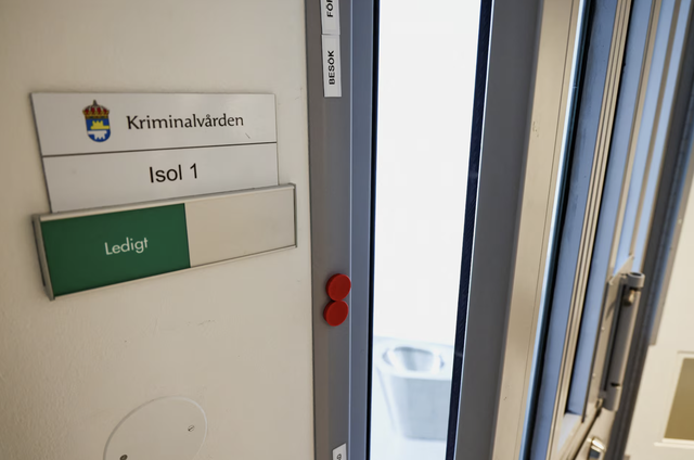 Sweden prepares prisons for 13-year-old gang killers - Ảnh 1.