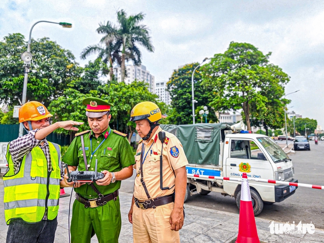 Hanoi police begin testing AI-powered drones for urban surveillance - Ảnh 6.