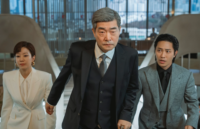 Lee Jun Young hoán đổi thân xác khó đỡ trong Reborn rookie- Ảnh 4.