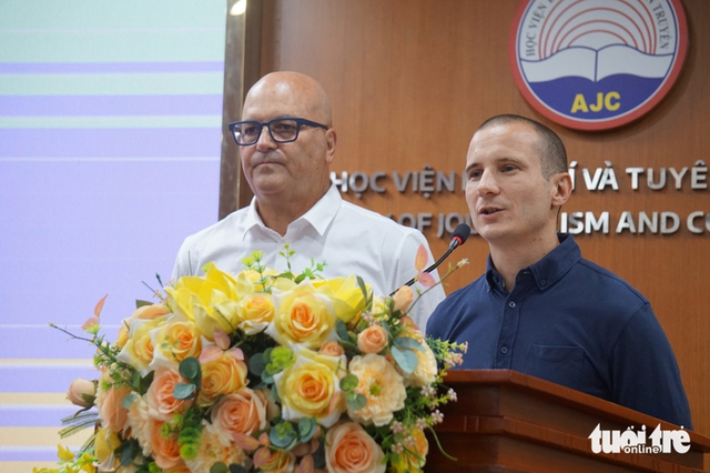 French experts encourage Vietnamese youth to master AI responsibly- Ảnh 1.