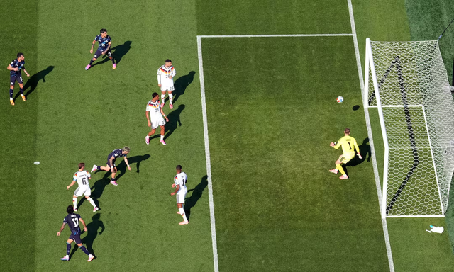 Paraguay stun Germany on penalties to reach World Cup last 16 - Ảnh 4.