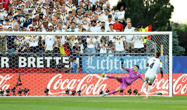 Paraguay stun Germany on penalties to reach World Cup last 16 - Ảnh 5.