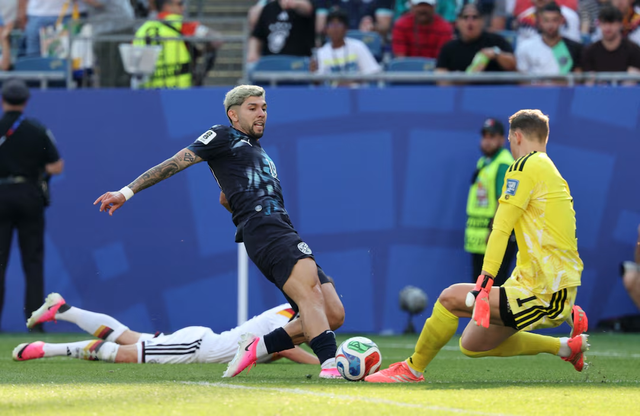 Paraguay stun Germany on penalties to reach World Cup last 16 - Ảnh 6.
