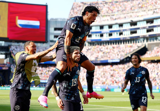 Paraguay stun Germany on penalties to reach World Cup last 16 - Ảnh 8.