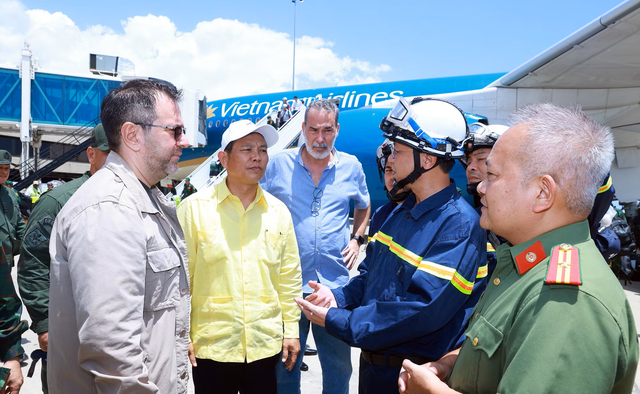 Vietnam rescue team arrives in Venezuela for earthquake response- Ảnh 2.