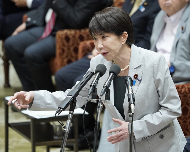 Japan PM Takaichi hints at reducing gasoline subsidies- Ảnh 1.