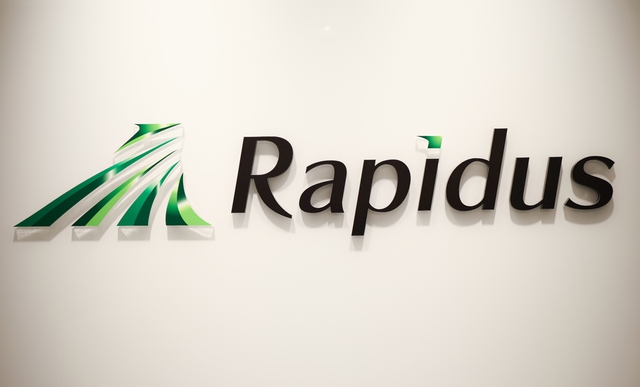 Japan govt invests more in chipmaker Rapidus - Ảnh 1.