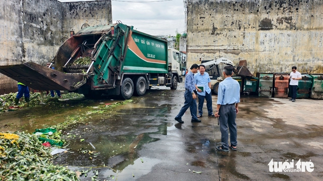 Ho Chi Minh City to install more cameras around waste-ridden wholesale market - Ảnh 3.