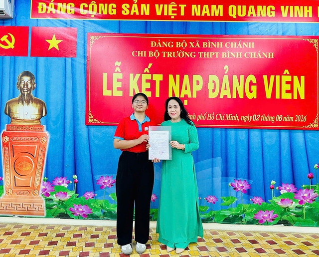 Tuổi 18 đáng nhớ của Đảng viên trẻ Trường THPT Bình Chánh- Ảnh 1.