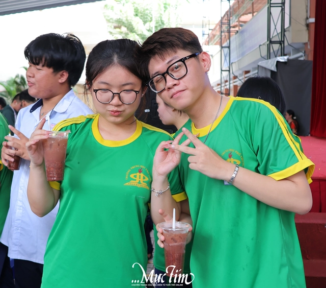 Hiệu trưởng Trường THPT Phan Đăng Lưu gửi tặng '2 không 8 có' dành cho học trò 2k8 trong tiết học cuối cùng - Ảnh 9.