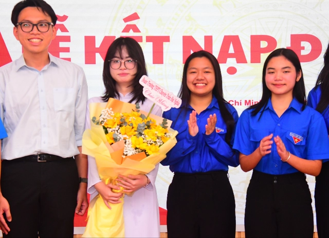 Trường THPT chuyên Trần Đại Nghĩa kết nạp Đảng viên học sinh thứ 2 - Ảnh 4.