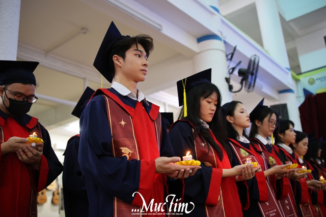 Thầy cô Pathway School thắp lên ngọn nến trưởng thành cho học sinh lớp 12- Ảnh 11.