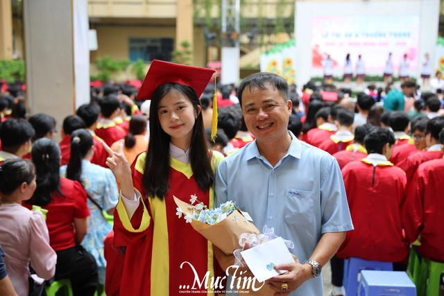 Nữ sinh khiếm thị Tây Thạnh bật khóc ở lễ tri ân: 'Em chưa từng bị bỏ lại phía sau'- Ảnh 13.