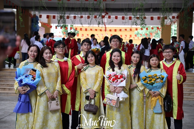 Nữ sinh khiếm thị Tây Thạnh bật khóc ở lễ tri ân: 'Em chưa từng bị bỏ lại phía sau'- Ảnh 14.