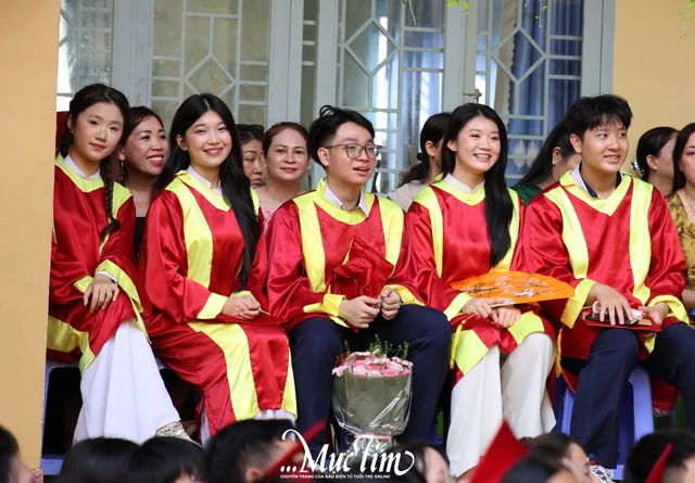 Nữ sinh khiếm thị Tây Thạnh bật khóc ở lễ tri ân: 'Em chưa từng bị bỏ lại phía sau'- Ảnh 16.