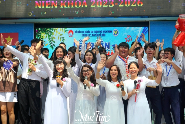 Cô hiệu trưởng Trường THPT Nguyễn Thái Bình gửi gắm ba lời dặn đến học trò trước ngày chia tay- Ảnh 7. Cô hiệu trưởng Trường THPT Nguyễn Thái Bình gửi gắm ba lời dặn đến học trò trước ngày chia tay- Ảnh 7.
