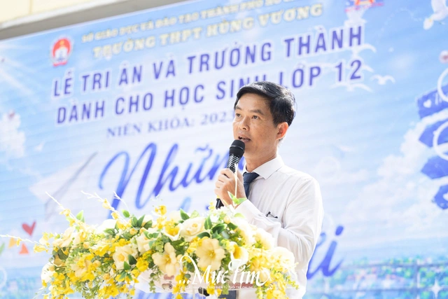 Gọi mợ là mẹ, nam sinh Trường THPT Hùng Vương gây xúc động ở lễ tri ân và trưởng thành- Ảnh 8.