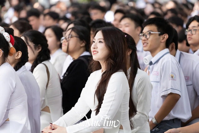 Gọi mợ là mẹ, nam sinh Trường THPT Hùng Vương gây xúc động ở lễ tri ân và trưởng thành- Ảnh 13.
