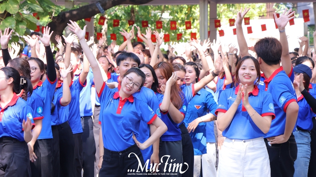 Hàng ngàn sinh viên tình nguyện hào hứng ra quân Tiếp sức mùa thi năm 2026 tại TP.HCM- Ảnh 13.