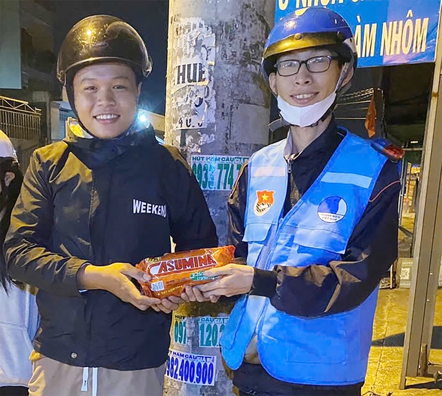 Thành phố của những vòng tay yêu thương - Ảnh 2.