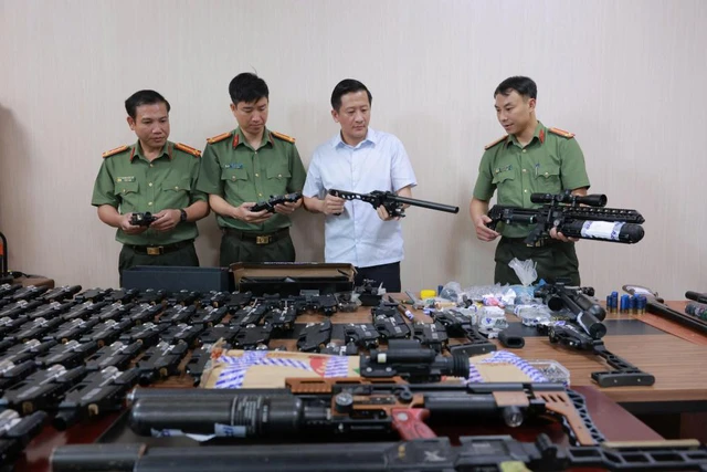 2 large illegal military-grade weapon factories dismantled in Ho Chi Minh City, Dong Nai - Ảnh 1.