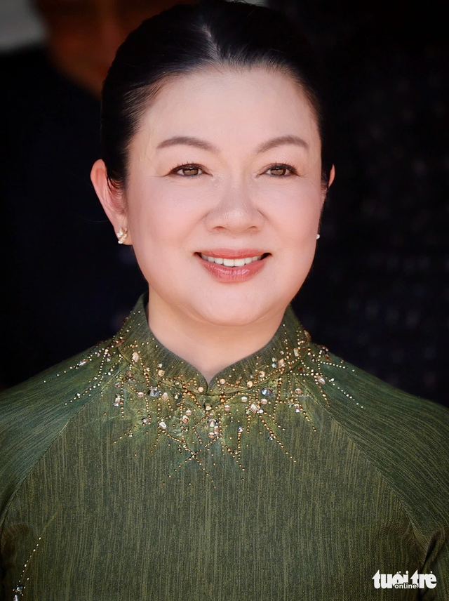 Spouses of Vietnamese, Lao, Cambodian, Thai PMs visit Temple of Literature in Hanoi - Ảnh 3.