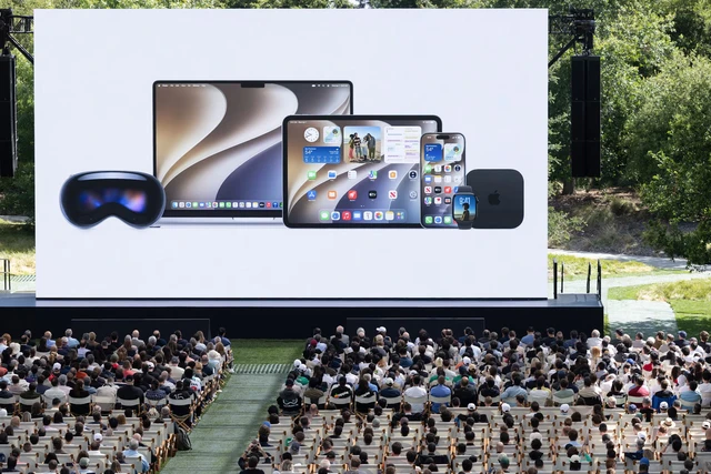 Apple bets on overdue Siri fix to close AI gap - Ảnh 1. Apple bets on overdue Siri fix to close AI gap - Ảnh 1.