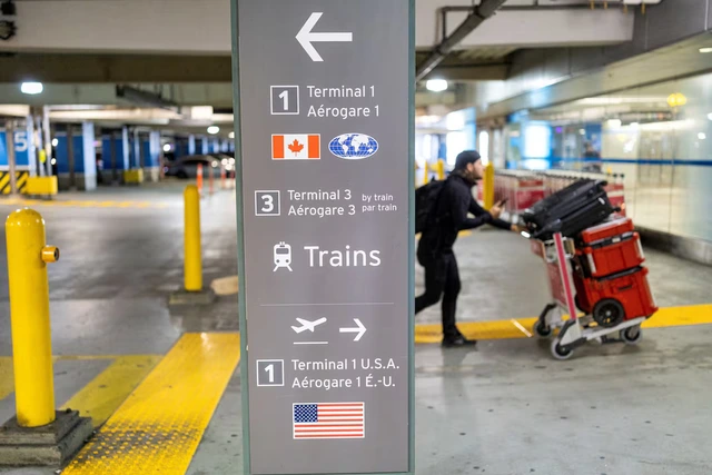 Canada launches loan program to help airlines deal with high fuel prices - Ảnh 1.