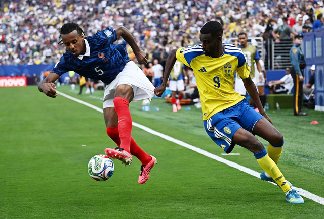 Mbappe uncorks France as Sweden are swept aside in Champagne World Cup show - Ảnh 2.