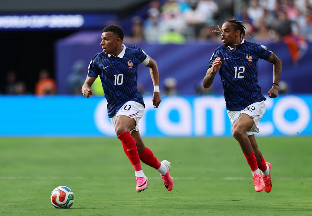 Mbappe uncorks France as Sweden are swept aside in Champagne World Cup show - Ảnh 3.