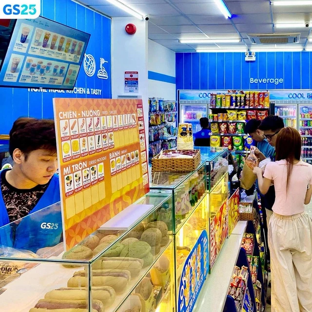 GS25 Vietnam temporarily closes store after hygiene complaint, reviews operations nationwide - Ảnh 1.
